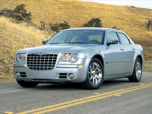 Chrysler 300  Jeep Grand Cherokee — !