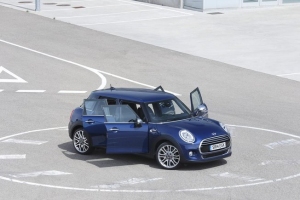 MINI представила пятидверный хэтчбек MINI представила пятидверный хэтчбек