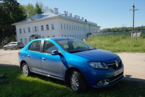  Renault Logan:  