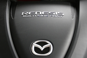 Перспективный спорткар Mazda получит роторный мотор и турбокомпрессор с электроприводом