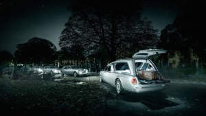 Rolls-Royce Phantom превратился в роскошный катафалк Rolls-Royce Phantom превратился в роскошный катафалк