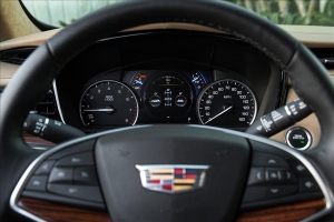 Новый кроссовер Cadillac XT5 ждет первых покупателей Новый кроссовер Cadillac XT5 ждет первых покупателей