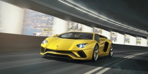  Lamborghini Aventador S: 