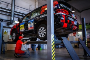 Арифметика надежности на «Шелковом пути»: 23 внедорожника Toyota, 250 000 км и 0 поломок Арифметика надежности на «Шелковом пути»: 23 внедорожника Toyota, 250 000 км и 0 поломок