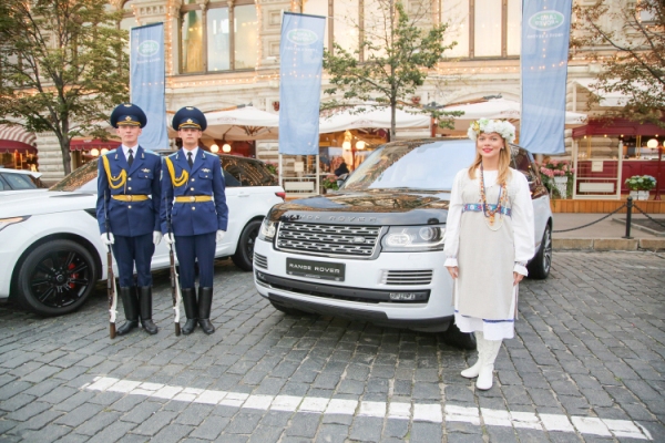 Компания Jaguar Land Rover Россия вновь выступила официальным автомобильным партнером фестиваля «Спасская Башня»