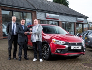 Первый автомобиль Mitsubishi, купленный онлайн, доставлен своему владельцу Первый автомобиль Mitsubishi, купленный онлайн, доставлен своему владельцу