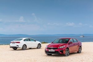 KIA объявляет комплектации и цены нового поколения седана Cerato KIA объявляет комплектации и цены нового поколения седана Cerato