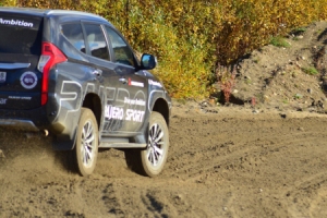 Mitsubishi — «Легенды Дакара» в Мурманске Mitsubishi — «Легенды Дакара» в Мурманске